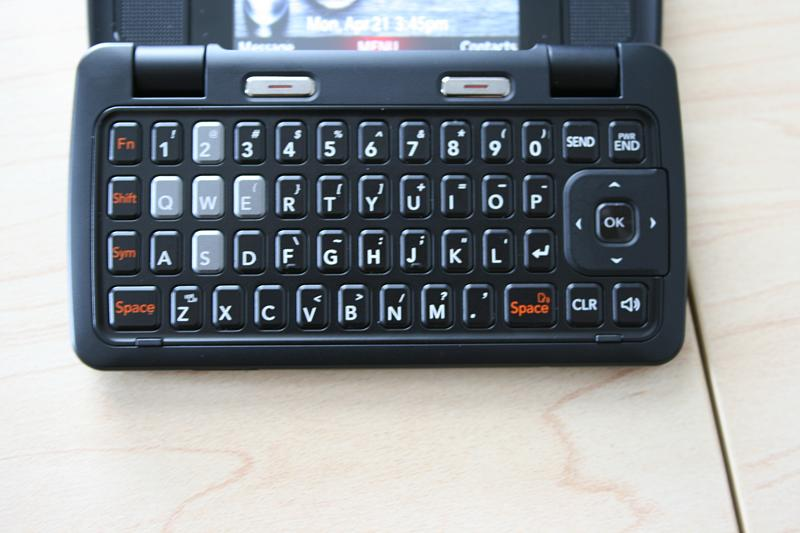 Illustration for article titled Lightning Review: LG enV2 from Verizon